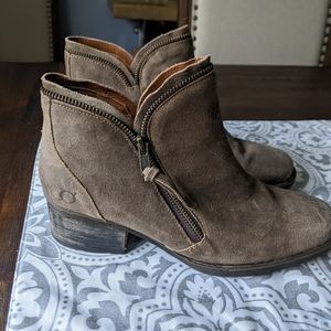 Born New ankle zipper boots 9